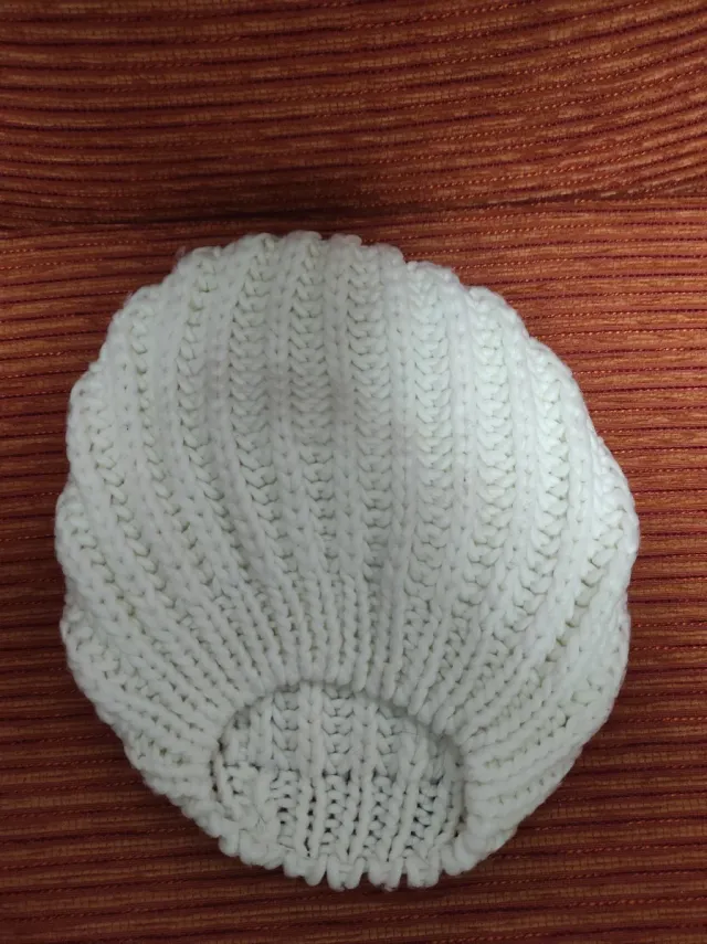Gorro de lana blanco