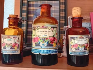 3 bottiglie di essenza di profumo in vetro antico