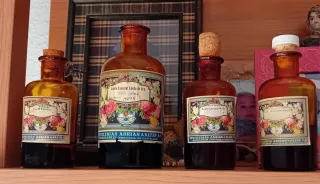 3 bottiglie di essenza di profumo in vetro antico