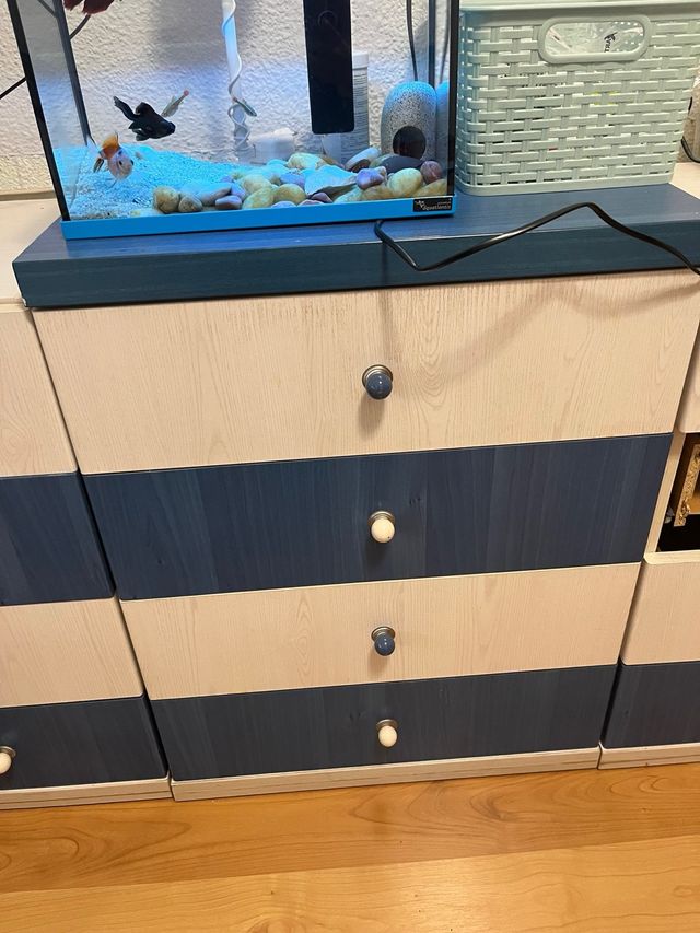 Cajonera azul y blanca