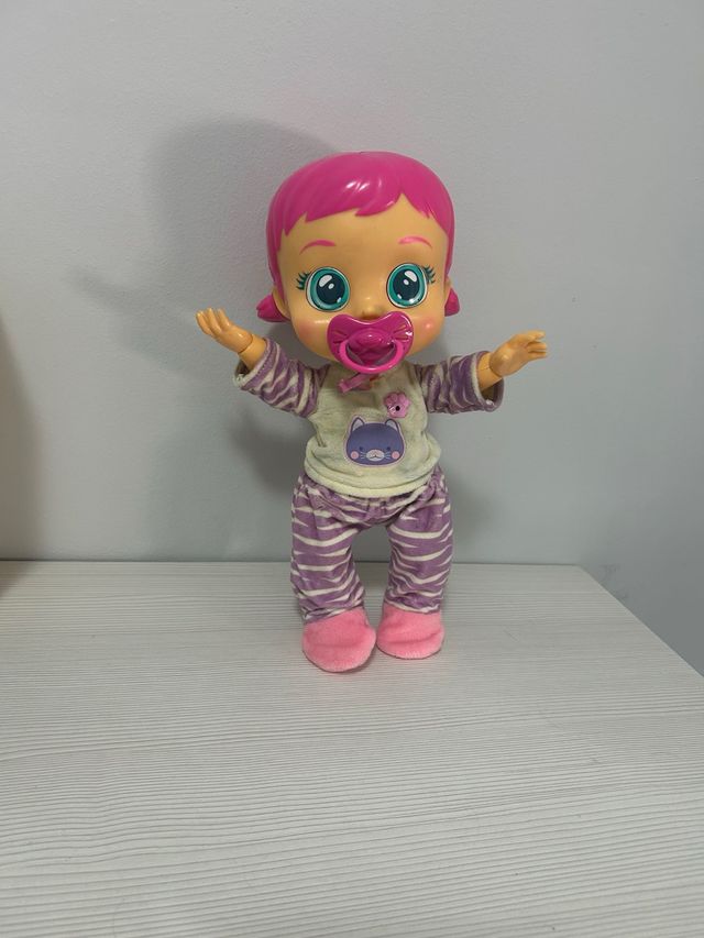 Muñeca Cry Babies con chupete