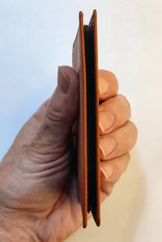 TARJETERO PIERRE CARDIN EN PIEL MARRÓN