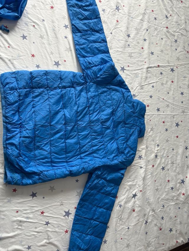 Chubasquero infantil azul plegable