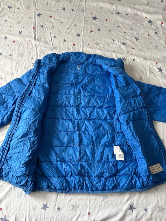 Chubasquero infantil azul plegable