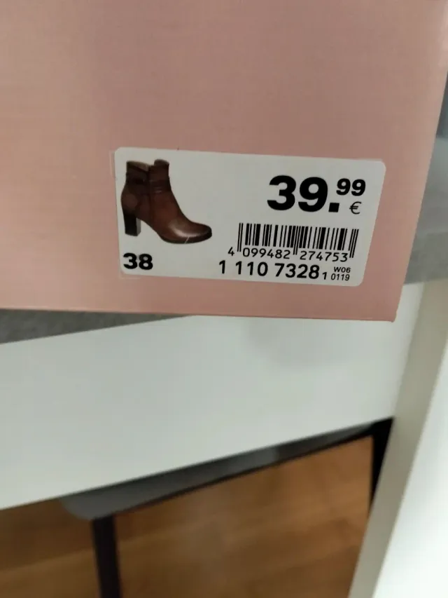 Botas marrones con hebilla