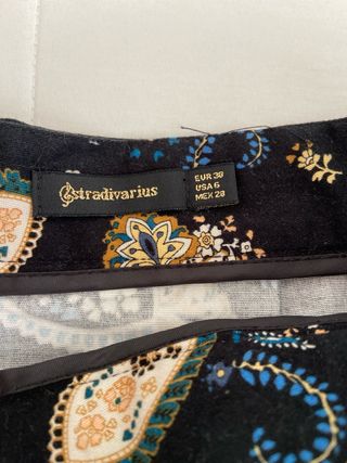 Falda Stradivarius Estampado Paisley Negro