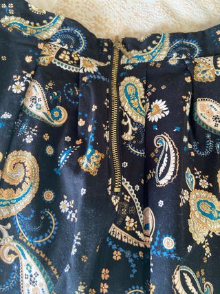 Falda Stradivarius Estampado Paisley Negro