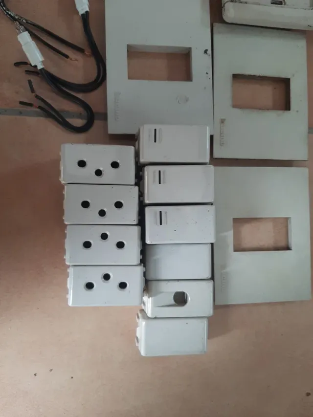 Conjunto Mecanismos Eléctricos Bticino