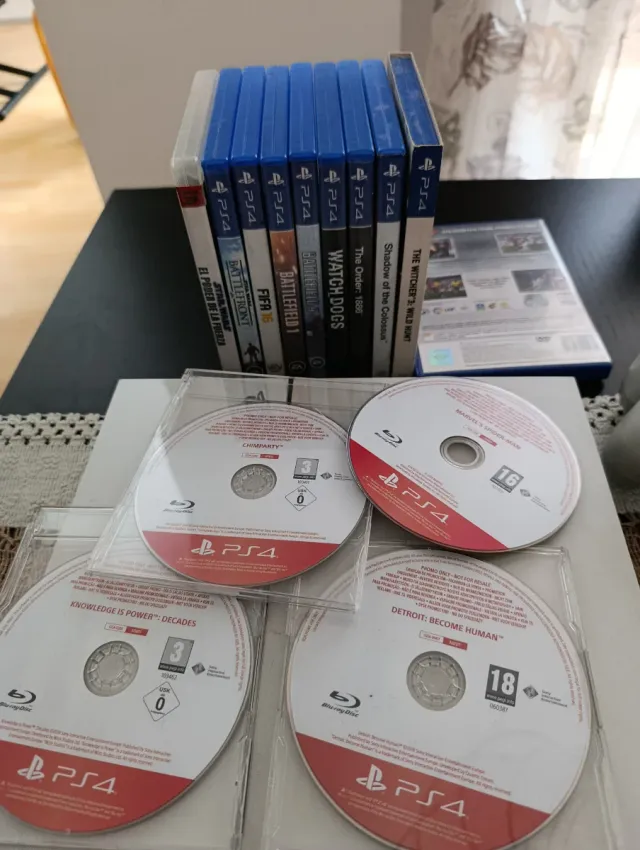 PS4 Blanca 500GB + 2 Mandos + 13 Juegos