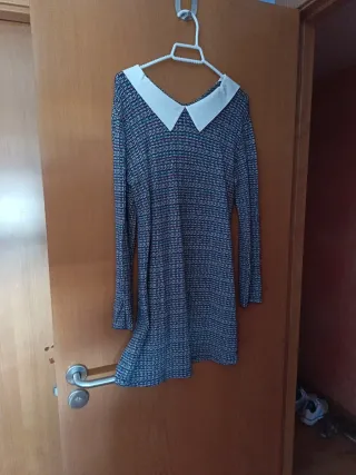 Vestido azul y blanco con cuello Peter Pan