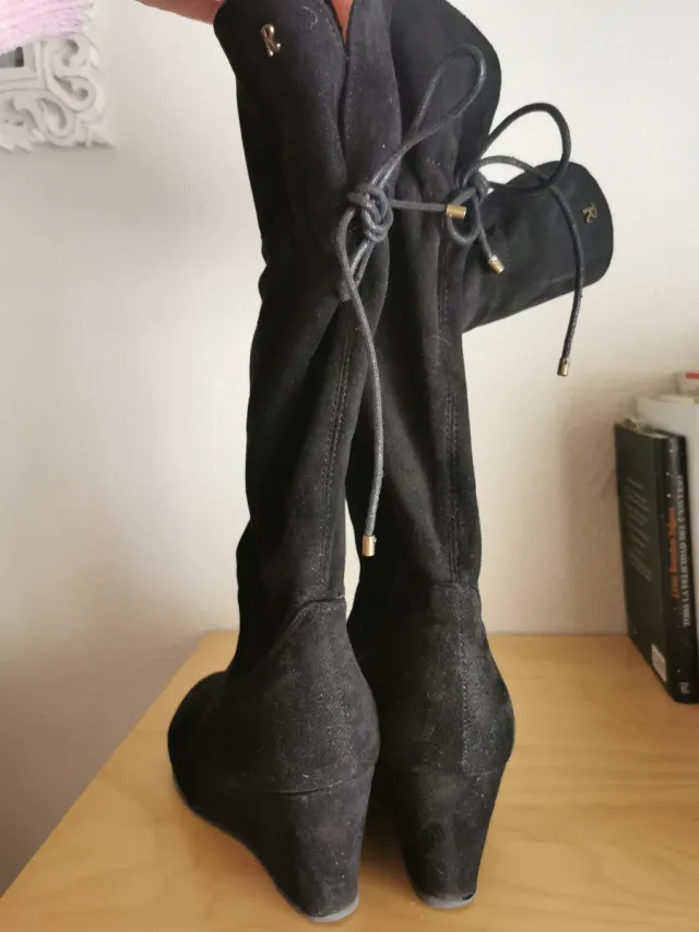 Botas Refresh Ante Negras Cuña