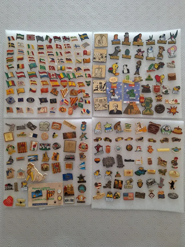 Lote 230 pins variados