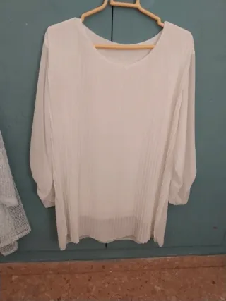 Blusa blanca plisada manga larga