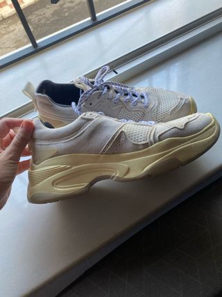 Zapatillas Pull&Bear beige y blancas