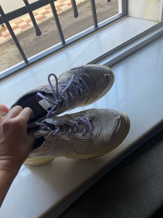 Zapatillas Pull&Bear beige y blancas