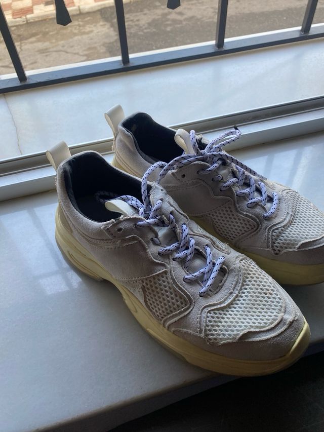 Zapatillas Pull&Bear beige y blancas