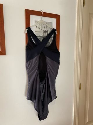 Bañador natación gris y negro