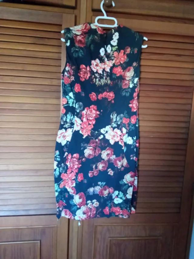 Vestido negro estampado floral