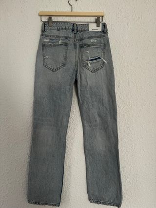 Pantalón vaquero Stradivarius desgastado
