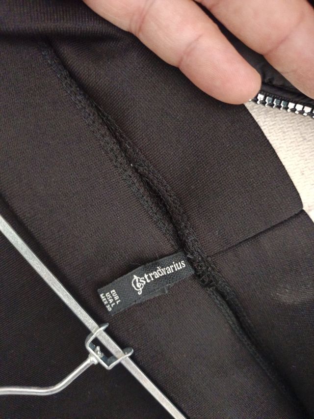 Falda de punto negra