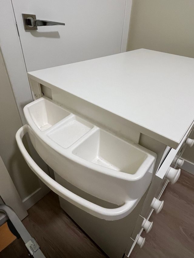 Cómoda cambiador bebé Trama