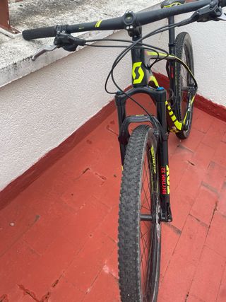 Bicicleta Scott Scale 930 Carbono