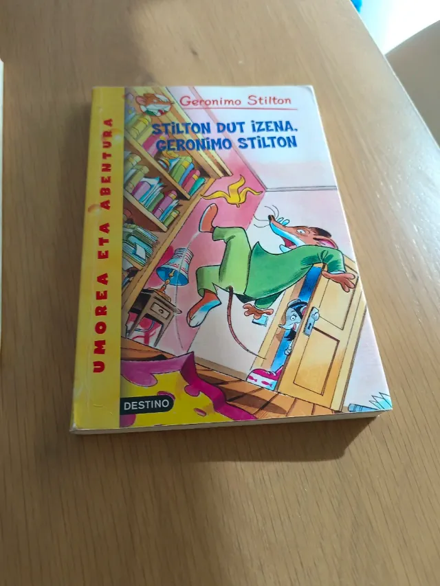 Katu piraten galeoia.
4 liburu euskeraz + 2 gastel