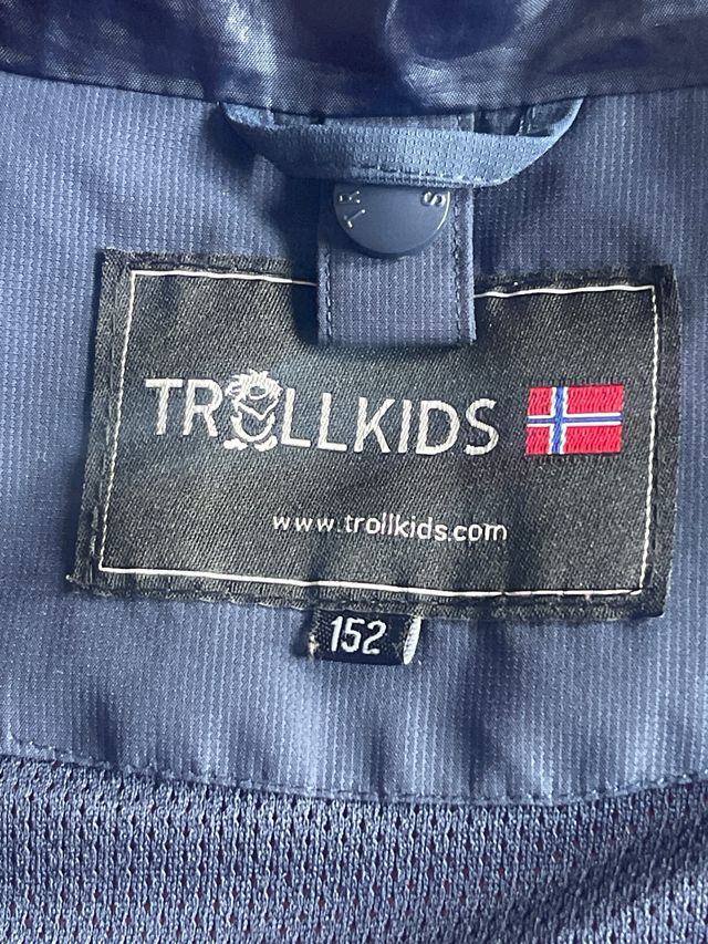 Chubasquero Trollkids Niña