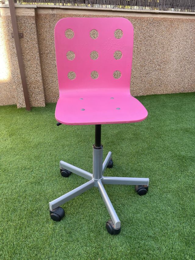 Silla giratoria y regulable rosa