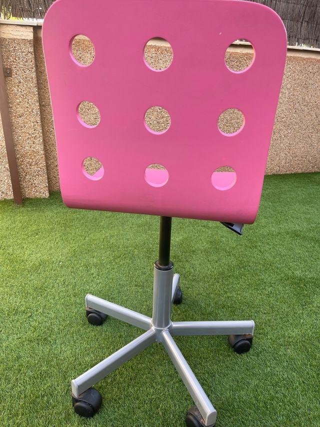 Silla giratoria y regulable rosa