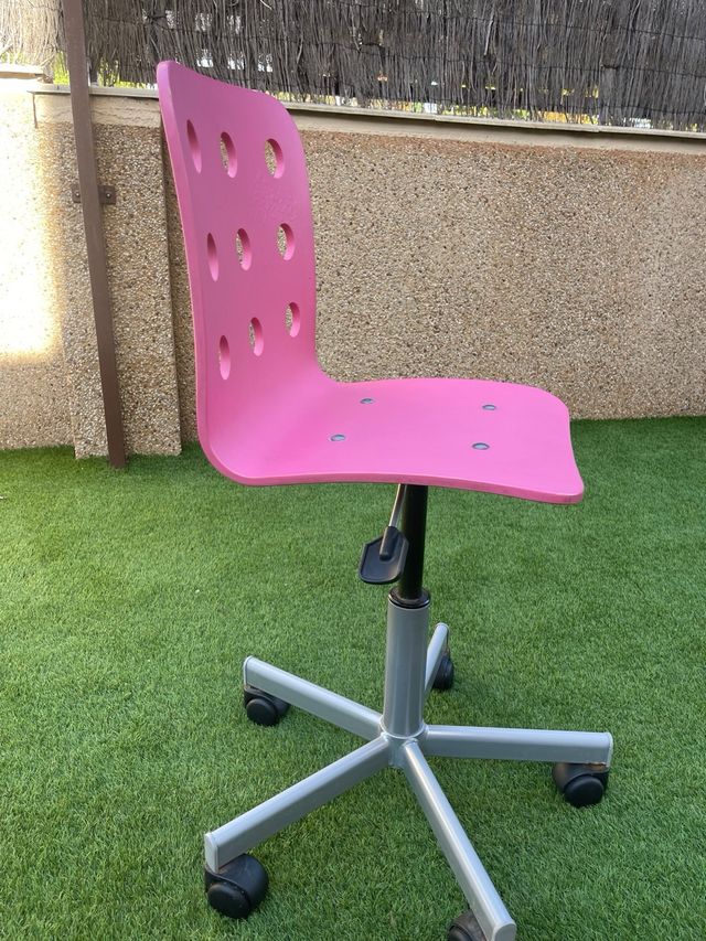 Silla giratoria y regulable rosa