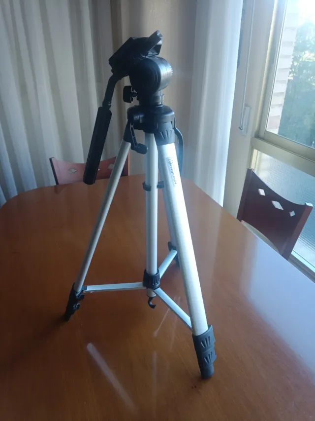 Trípode universal  STC-360 para cámaras