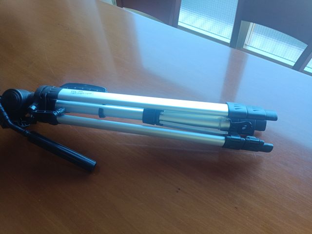 Trípode universal  STC-360 para cámaras