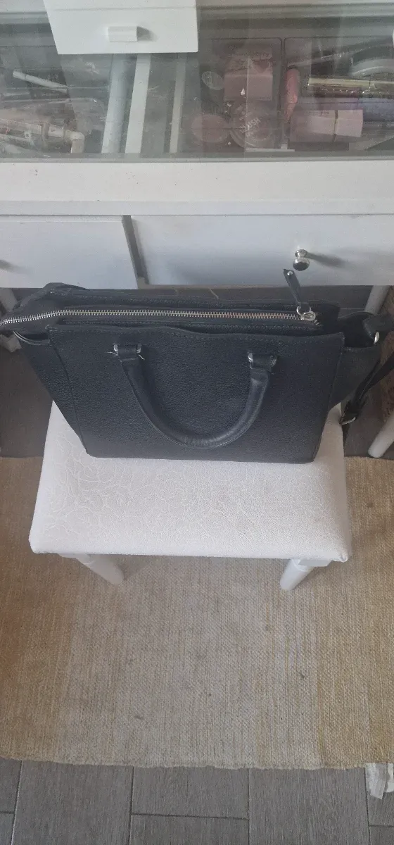 Pack de 4 bolsos, se venden por desuso.