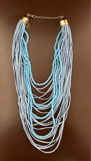 Collana con perline blu e argento