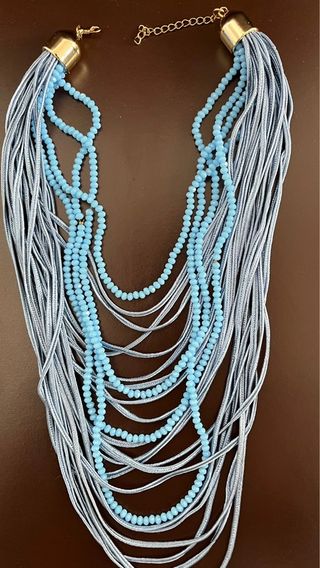 Collana con perline blu e argento