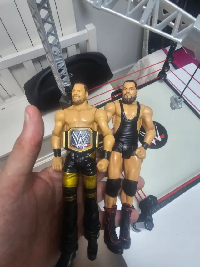 WWE Ring con figuras y accesorios y ruido