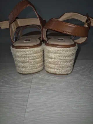 Sandalias cuña marrón Primark Talla 40
