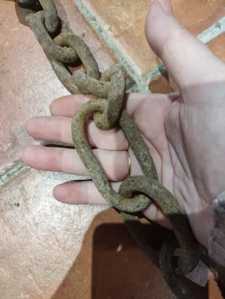 Cadena antigua de hierro con anilla Medida: 222 cm