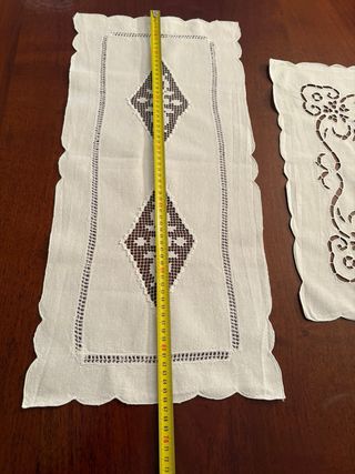 Centrini in cotone ricamati