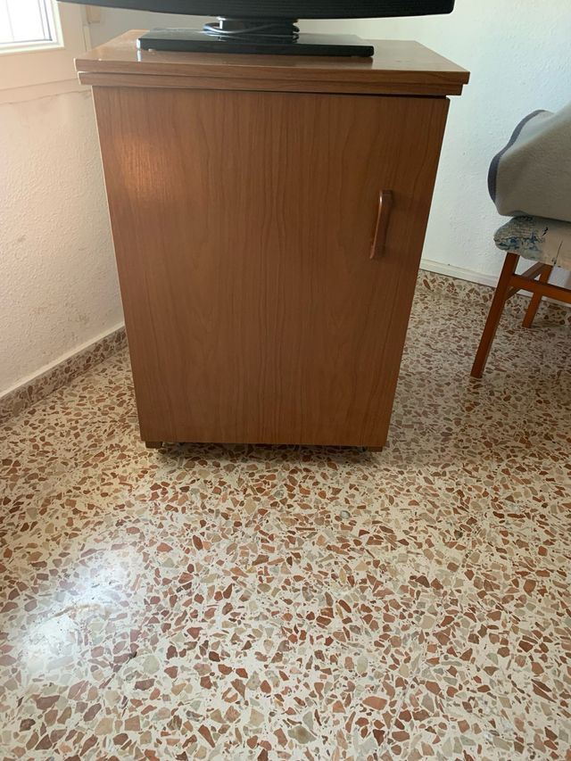 Móveis de costura em madeira