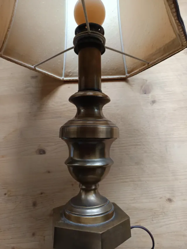 Lampada da tavolo in ottone