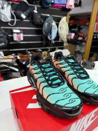 Nike Air Max Plus TN negras y turquesa