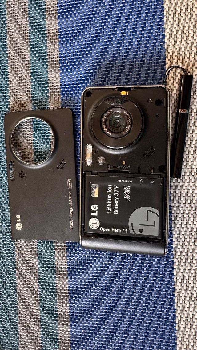 Fotocamera DIVX con stabilizzatore d'immagine LG ISO800