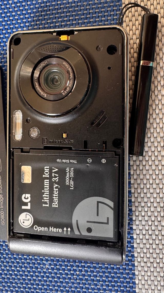 Fotocamera DIVX con stabilizzatore d'immagine LG ISO800