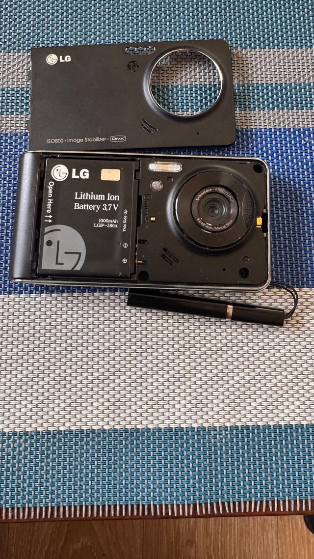 Fotocamera DIVX con stabilizzatore d'immagine LG ISO800