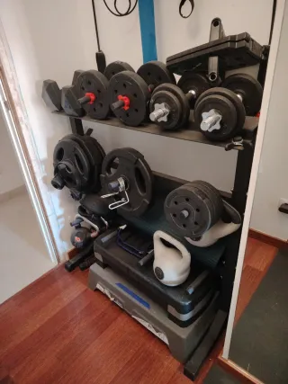 Banco de pesas con barra y discos