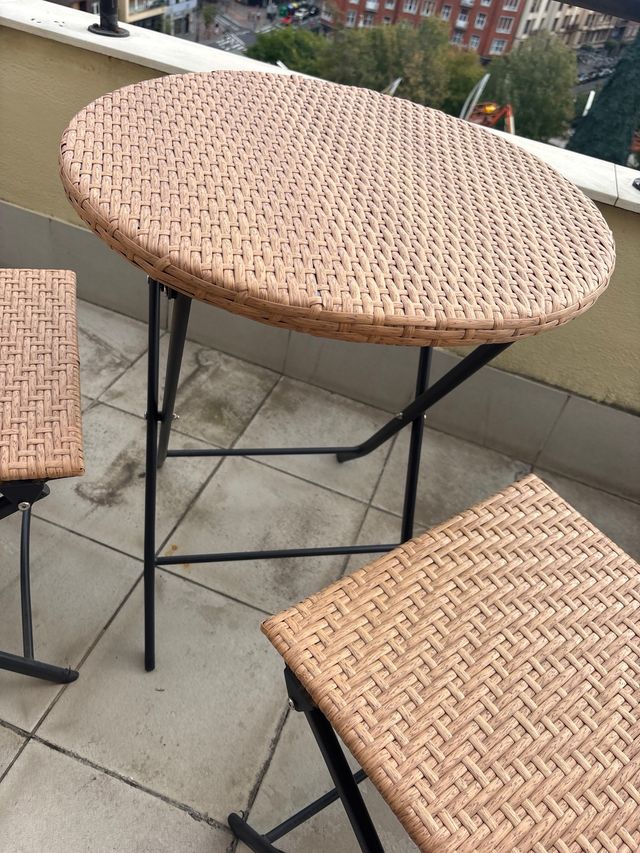 Conjunto mesa y sillas plegables ratán
