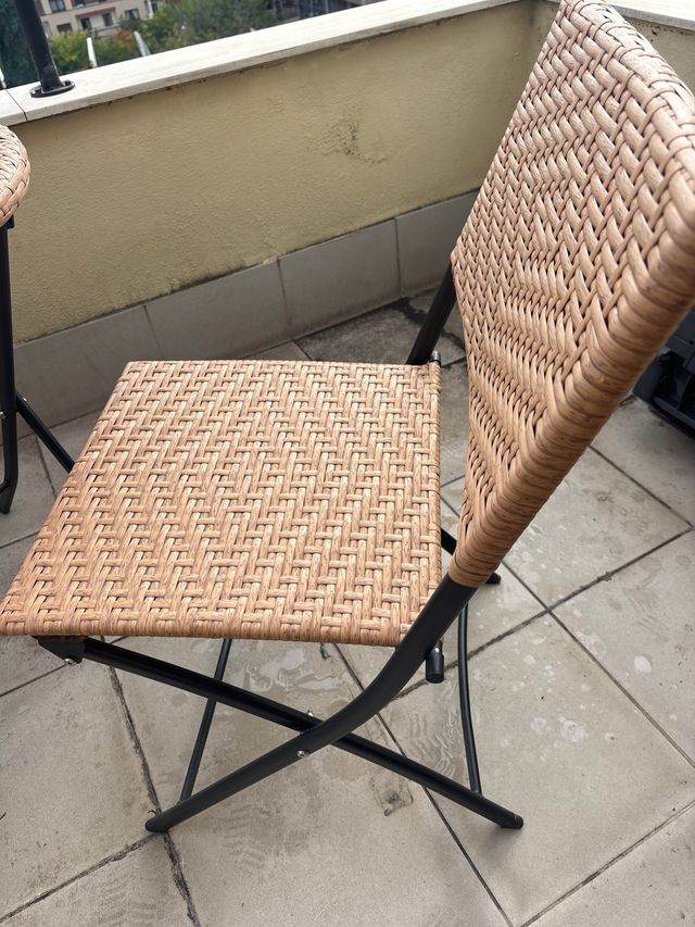 Conjunto mesa y sillas plegables ratán