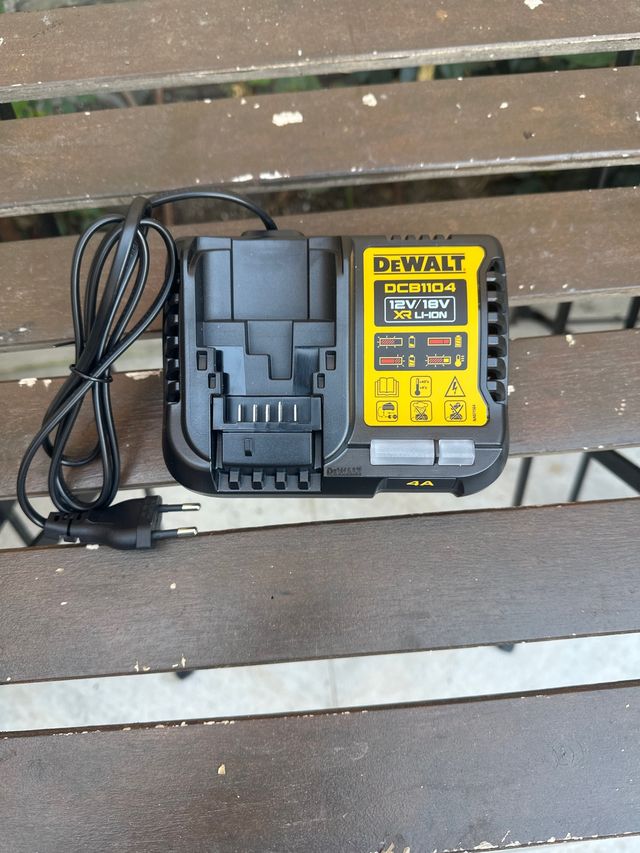 Cargador DeWalt DCB1104 12V/18V XR Li-Ion
